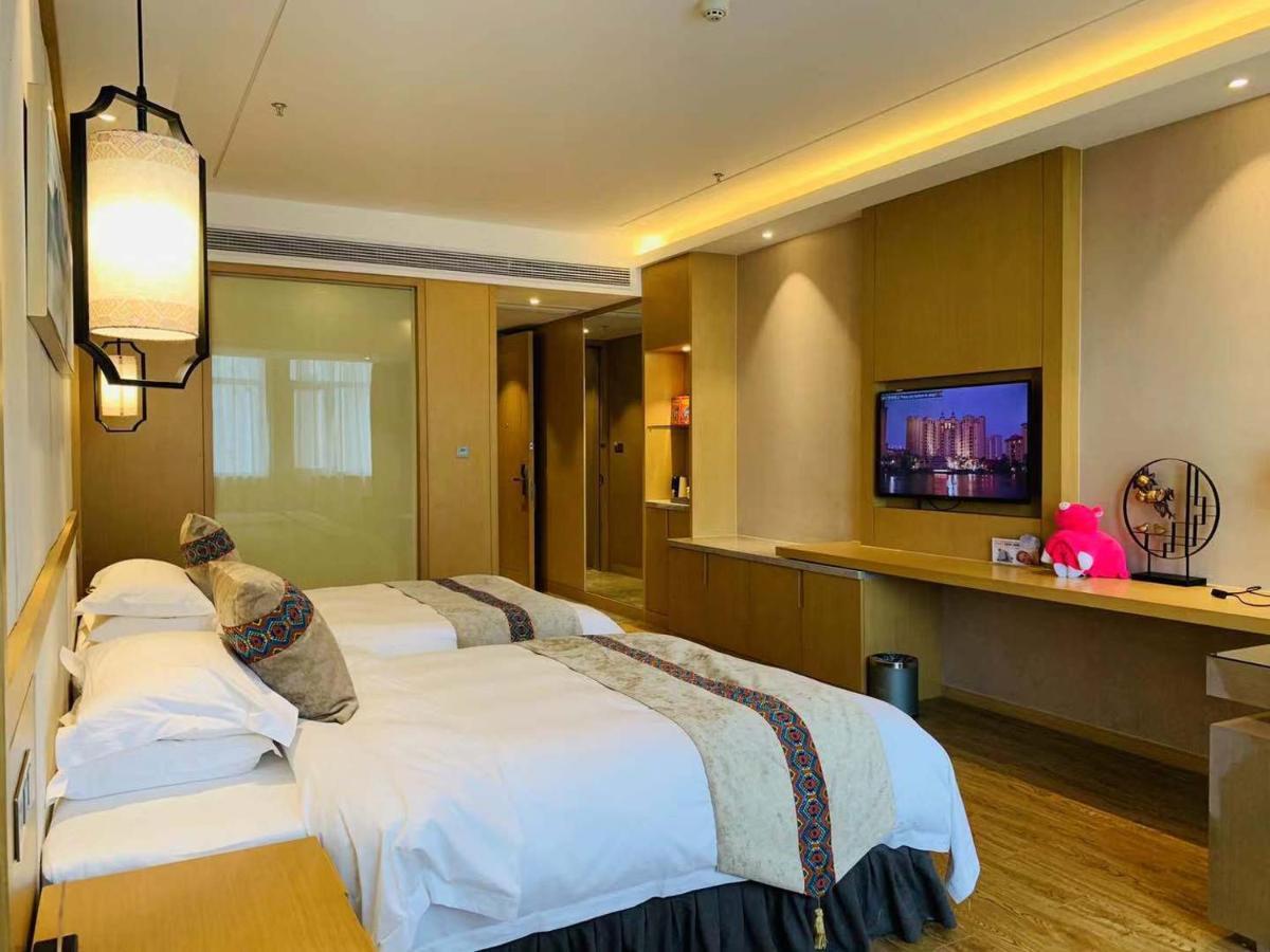 Hotel Ramada Plaza By Wyndham Enshi Exterior foto